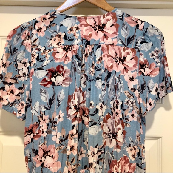 NWOT Willow & Clay Blue Pink Floral Summer Blouse Size Medium - Picture 6 of 14
